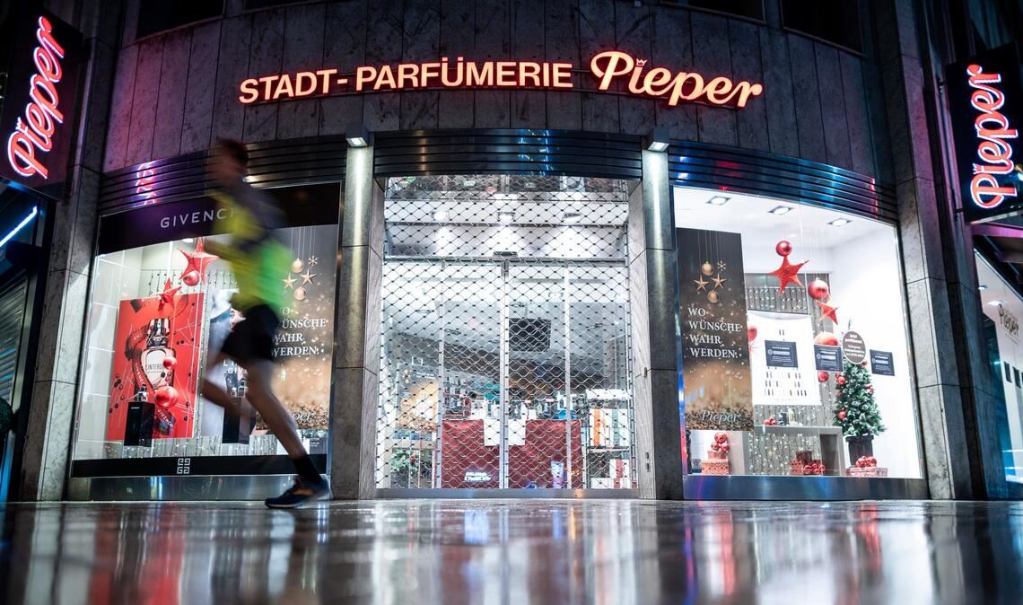 Ein Foto aus schlechten Zeiten: Dezember 2020, wegen eines Corona-Lockdowns blieb auch dieser Pieper-Shop zeitweise geschlossen. Die Shops sind längst wieder geöffnet und bleiben es auch, trotz Insolvenzverfahrens.