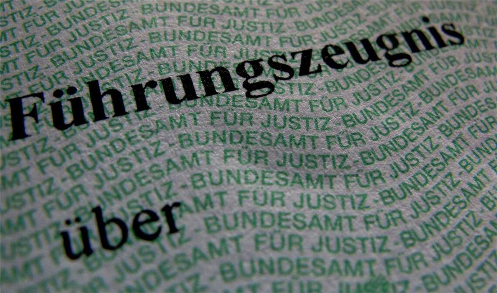 Ein Führungszeugnis zur Vorlage beim Arbeitgeber oder für eine ehrenamtliche Tätigkeit soll künftig auch digital verfügbar sein (Symbolfoto).