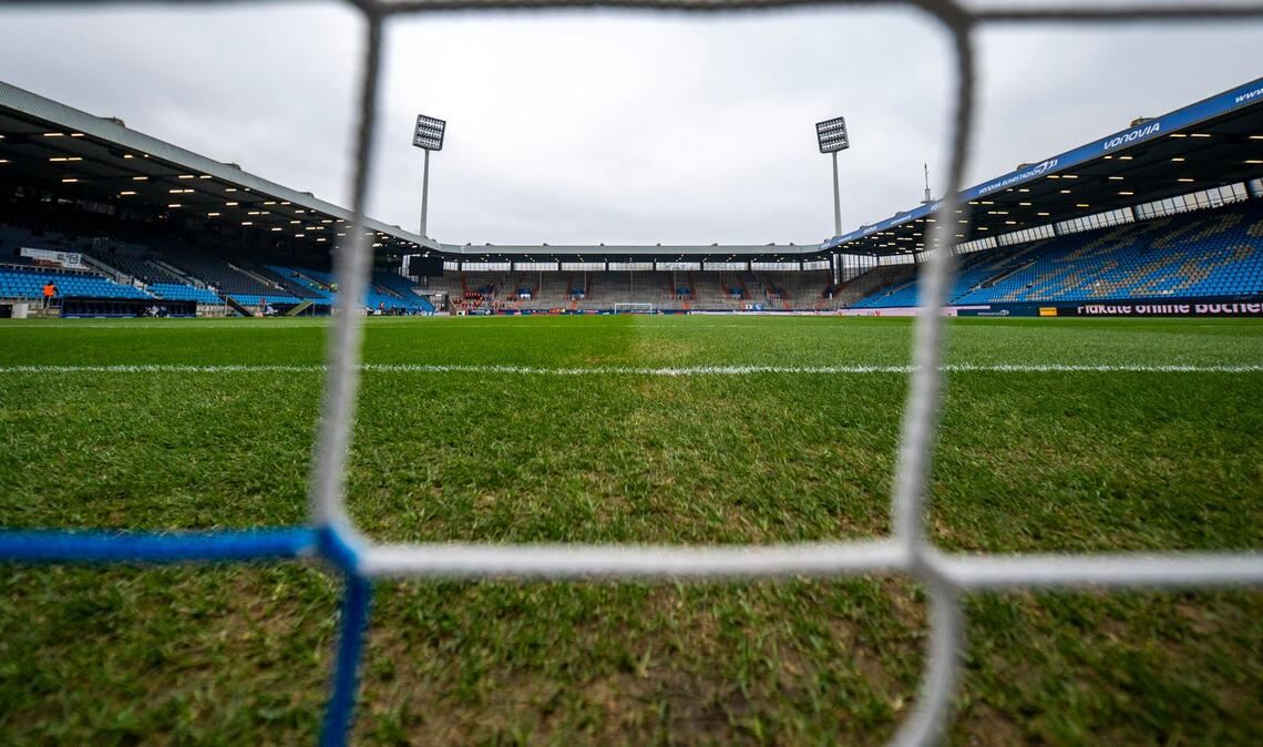 Ein Fußballtor ist in Erlangen umgestürzt und hat ein Kind tödlich verletzt. (Symbolbild)