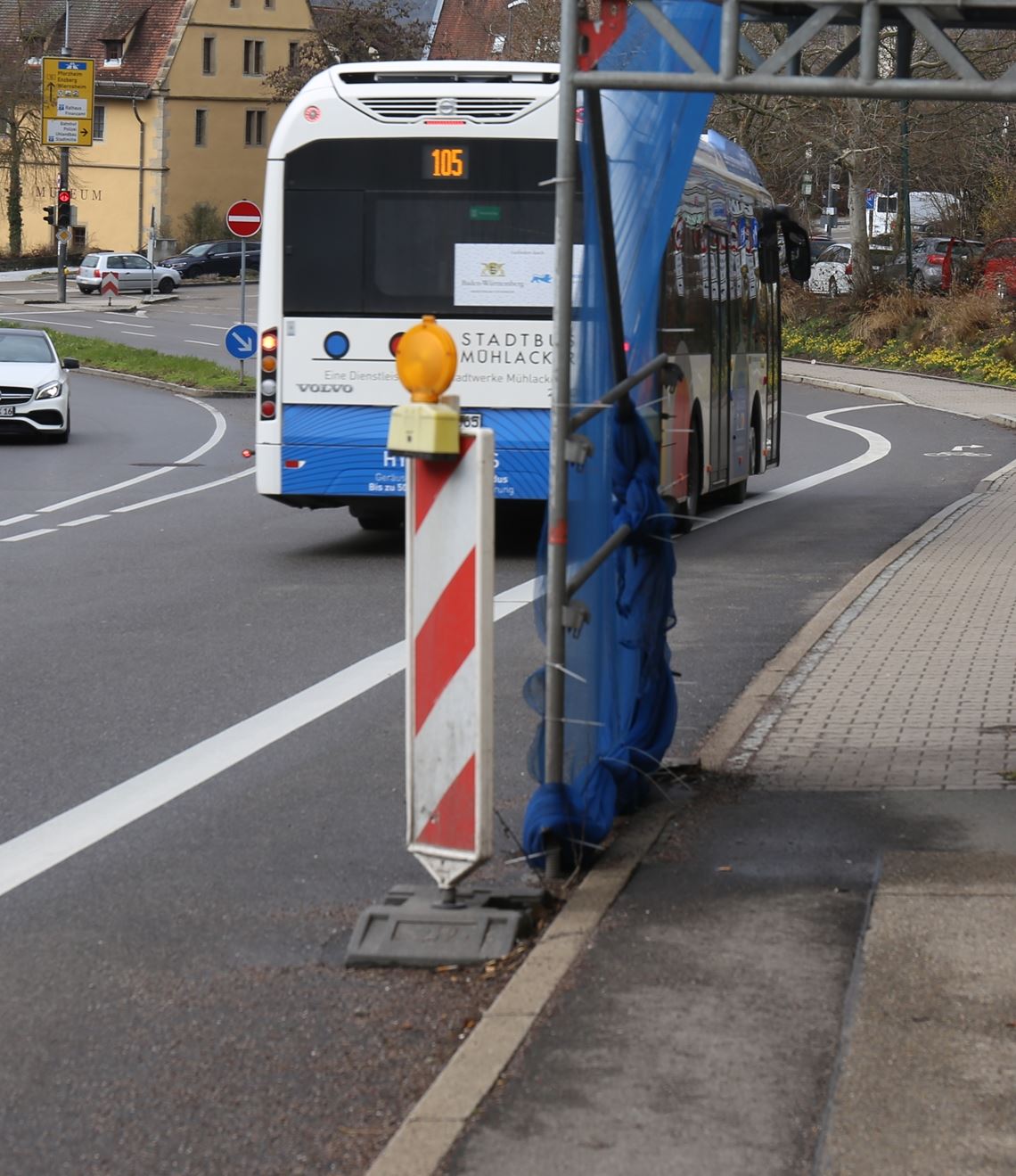 Ein Gerüst auf dem Fahrradweg. Foto; Willimek