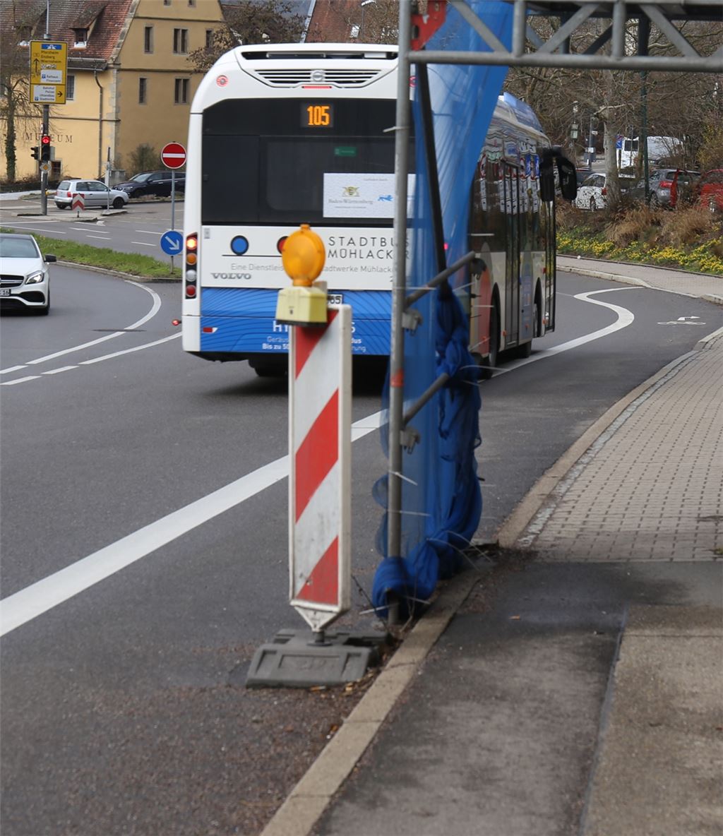 Ein Gerüst auf dem Fahrradweg. Foto; Willimek