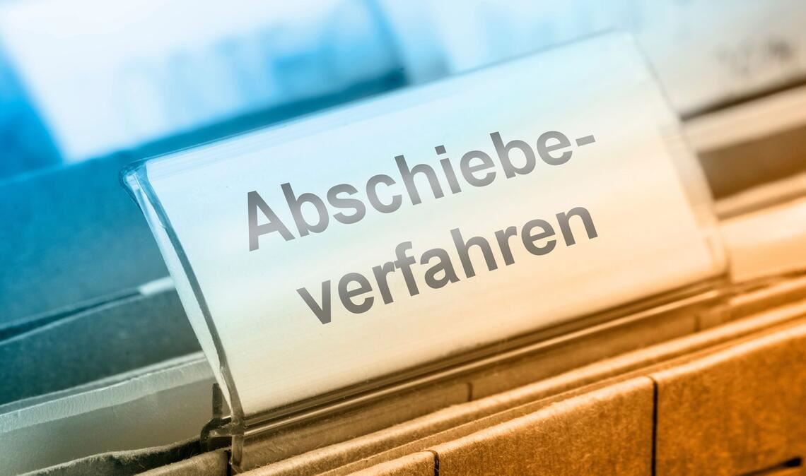 Ein Gesetz soll die Zahl der Abschiebungen erhöhen.