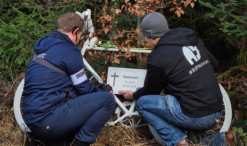 Ein „Ghostbike“ erinnert an der Unfallstelle an den getöteten Radaktivisten Andreas Mandalka alias „Natenom“. Er wurde nur 43 Jahre alt. Foto: Archiv