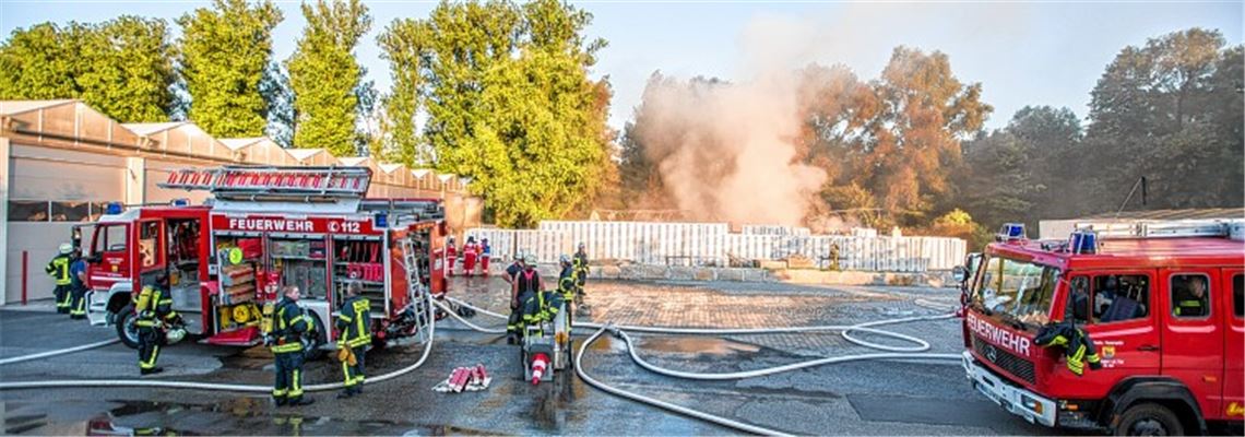 Feuer zerstört Halle einer Gärtnerei