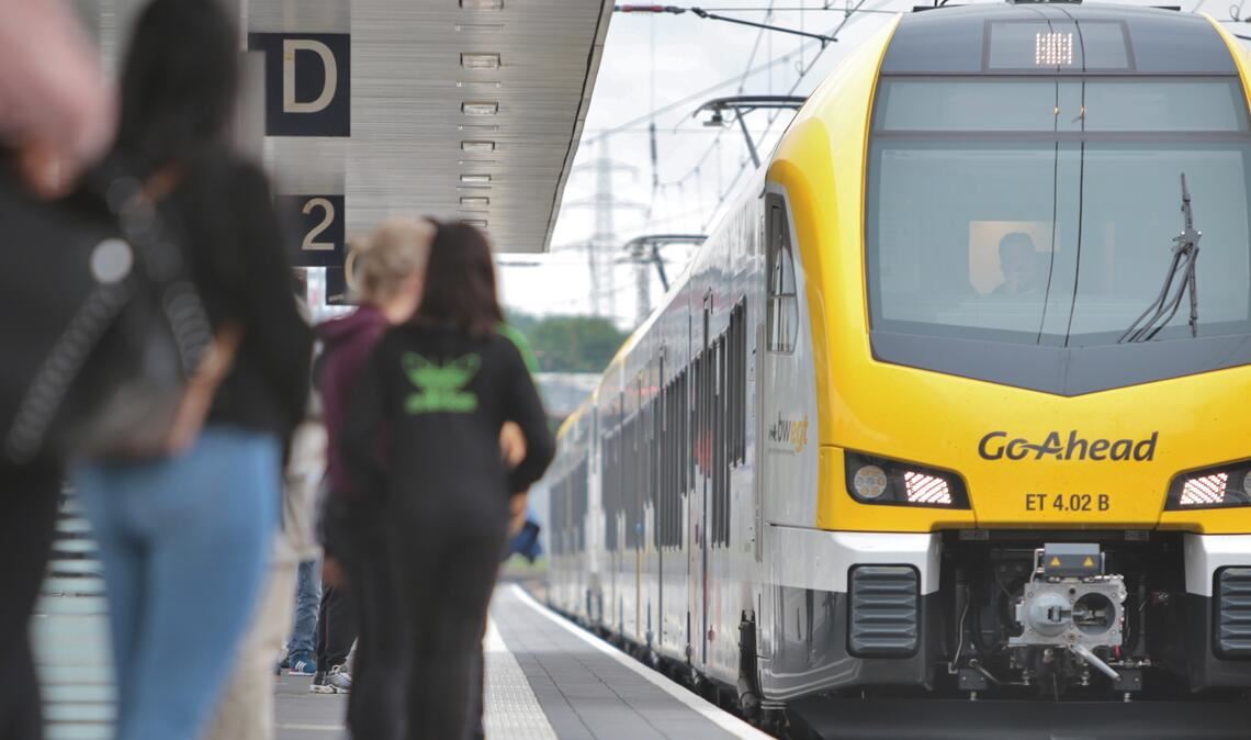 Ein IRE des Betreibers Go-Ahead beim Halt am Bahnhof Mühlacker. Symbolfoto: Archiv