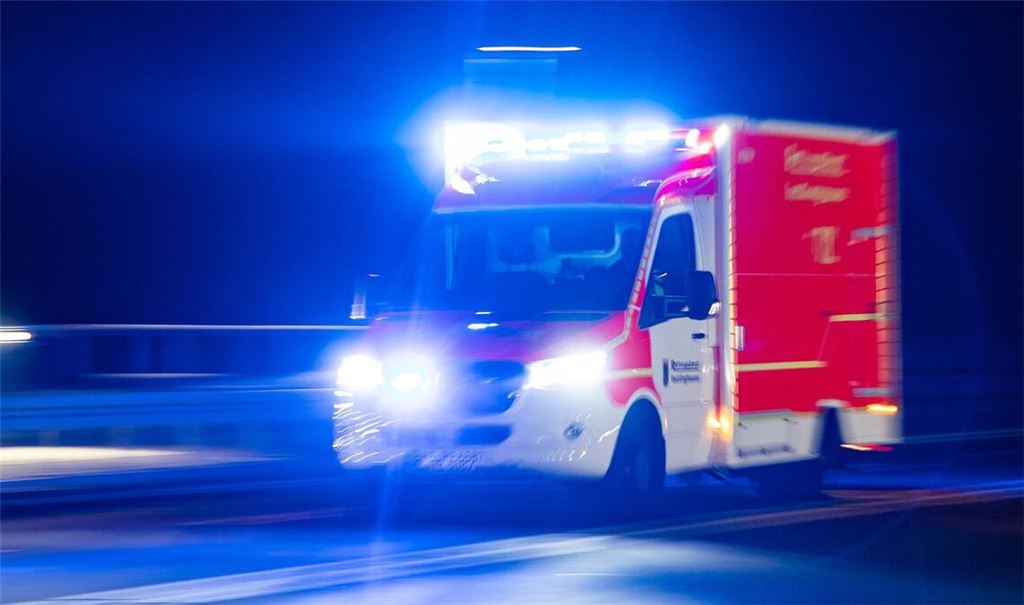 Ein Junge ist bei einem Unfall mit einem Transporter schwer verletzt worden. (Symbolbild)