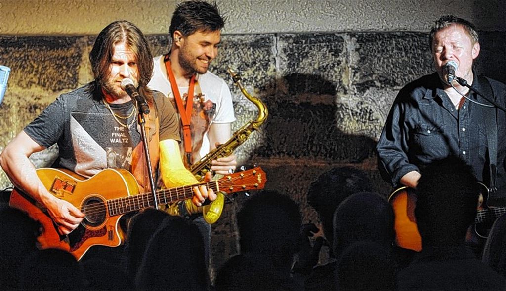 Ein Konzert, das in Erinnerung bleiben wird: der Auftritt von Ray Wilson (li.) am Samstag im Knittlinger Kulturkeller Cellarium.
