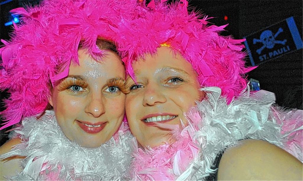 Ein Leben in Pink: Beim St.Pauli-Fasching in Zaisersweiher wird die sündige Meile in den Maulbronner Stadtteil verlegt.