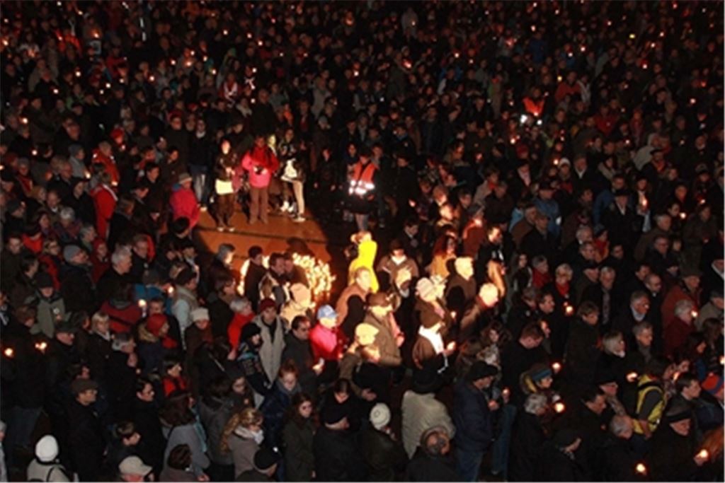 Ein Lichtermeer als Friedenszeichen, wie hier 2015, wird es in diesem Jahr nicht geben. Archivfoto: Wacker