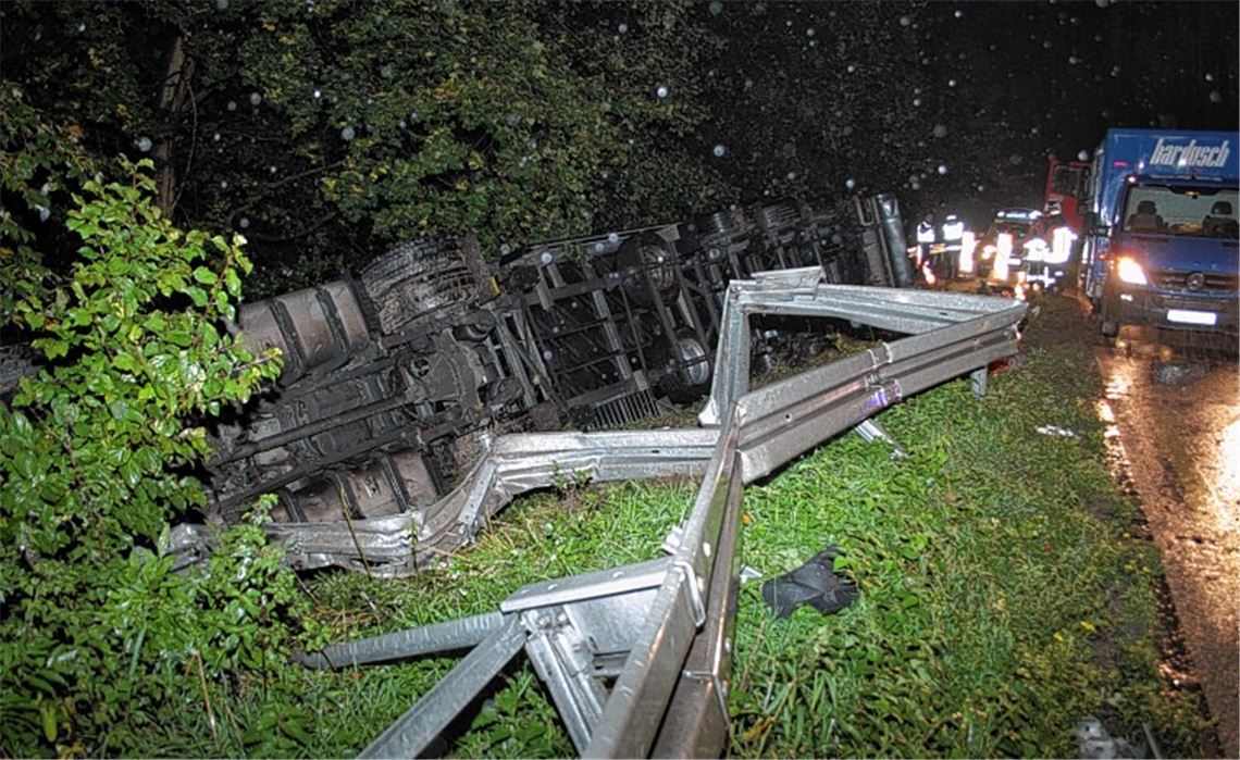 Ein Lkw-Unfall auf der A8 bei Pforzheim sorgt für massive Behinderungen.