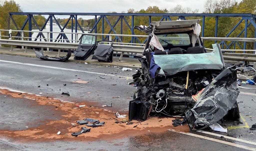 Ein Mann schwebt nach dem Unfall weiter in Lebensgefahr, eine Frau ist schwer verletzt.