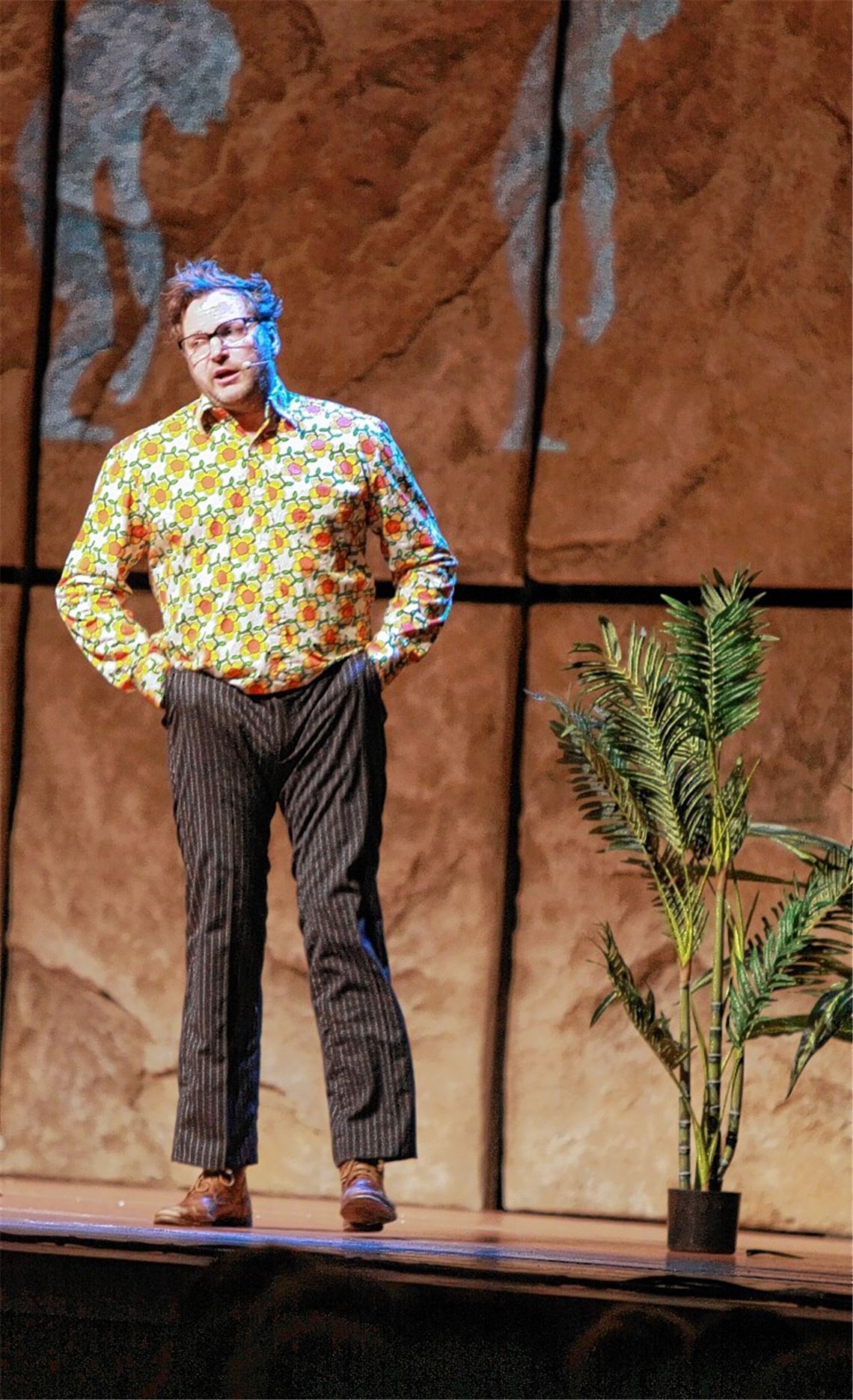 Ein Mann und seine Pflanze.