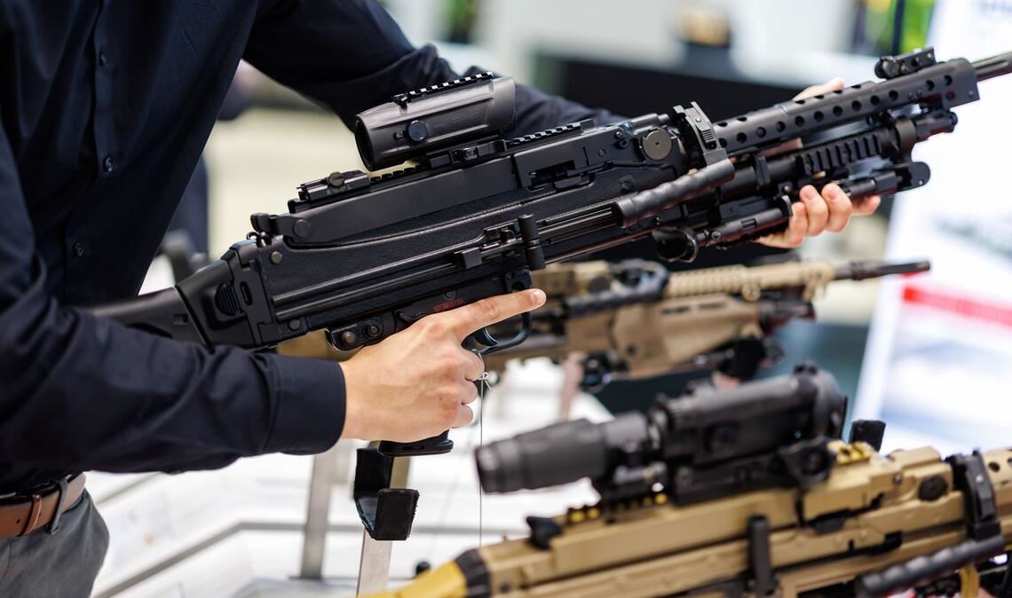 Ein Maschinengewehr von Heckler & Koch bei der Nürnberger Fachmesse Enforce Tac.
