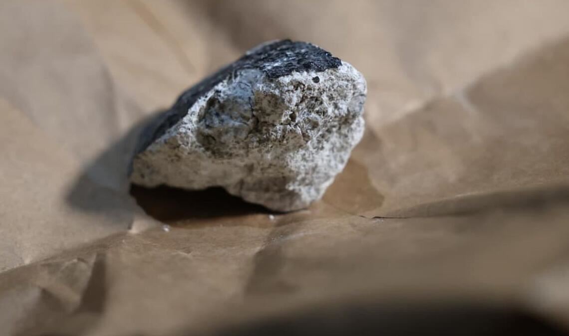 Ein Meteorit ist im Koblenzer Stadtteil Hüls in ein Hausdach eingeschlagen. Gesichtet wurde die Lichterscheinung unter anderem in Nordrhein-Westfalen, Hessen, Rheinland-Pfalz, dem Saarland und Baden-Württemberg.