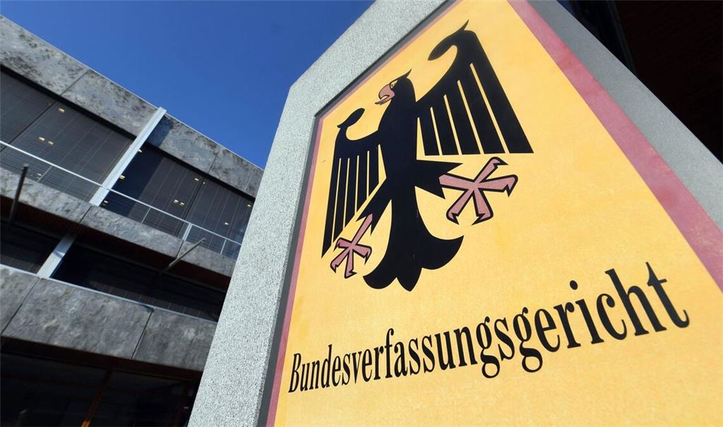 Ein Mord aus dem Jahr 1981 beschäftigt heute das Bundesverfassungsgericht - es geht um Grundsätzliches.