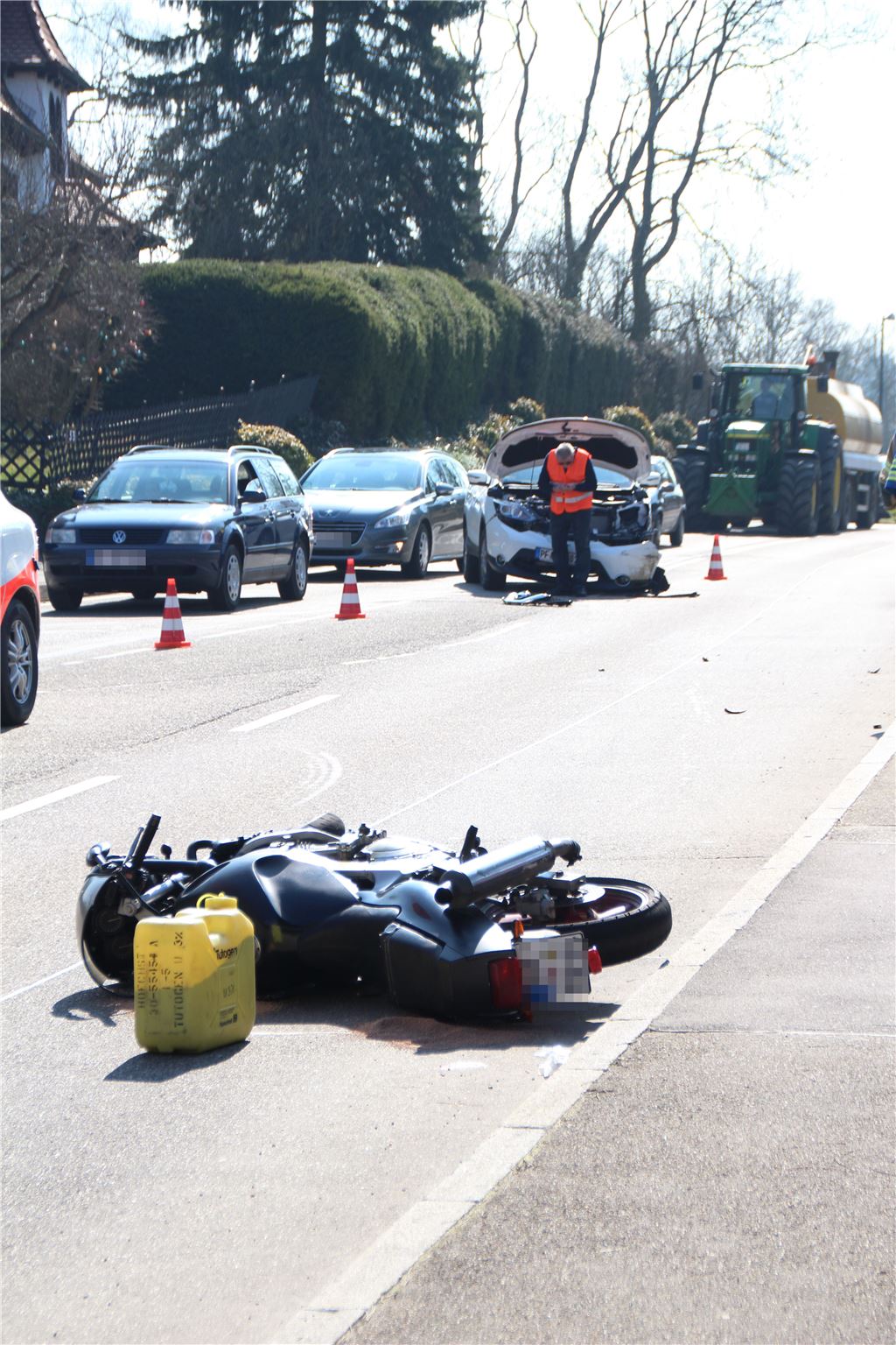 910_0008_107593_bf_Motorradunfall_Ortseingang_Lienzingen