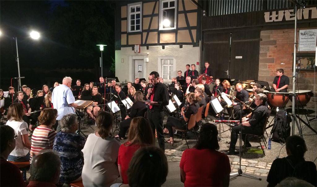 Ein Nachtkonzert vor der Kelter soll den Höhepunkt des Abends markieren. Fotos: privat