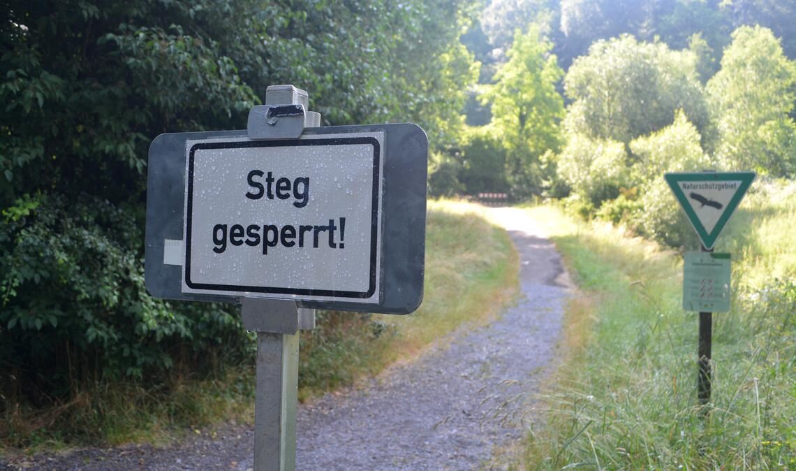 Neubau ist nicht ohne Tücken Ein Neubau des derzeit gesperrten Stegs soll 2024 angegangen werden. Foto: Stahlfeld