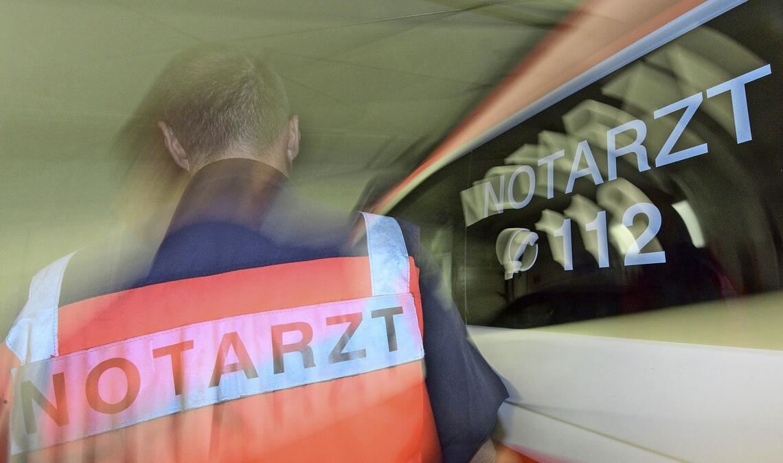 Ein Notarzt konnte nur noch den Tod des Mannes feststellen. (Symbolbild)