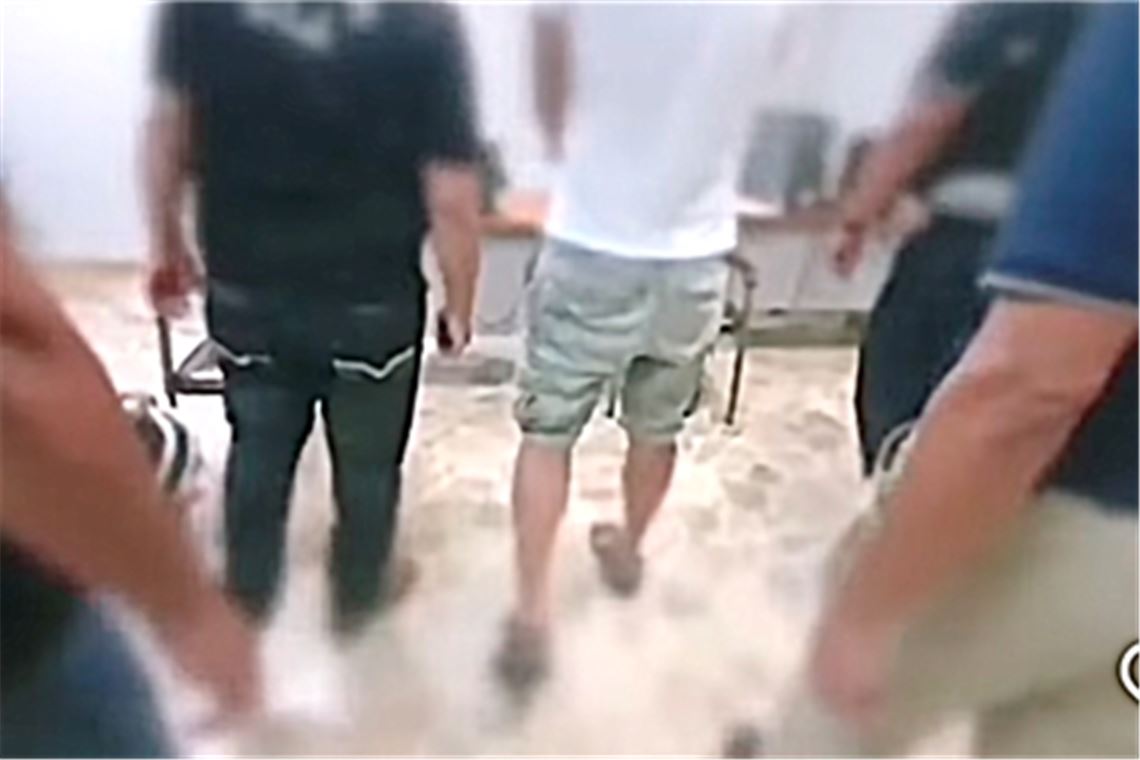 Der Alptraum dauert 41 Tage Ein Online-Video der Zeitung La Estrella in Panama soll die Festnahme des leiblichen Vaters Koen v. B. zeigen. Foto: Screenshot