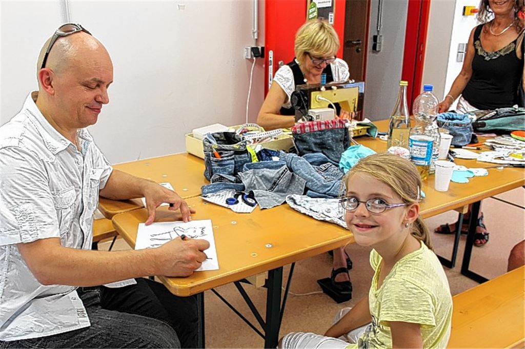 Ein Pferd mit geschlossenen Augen zeichnen: für Uwe Petruch kein Problem.