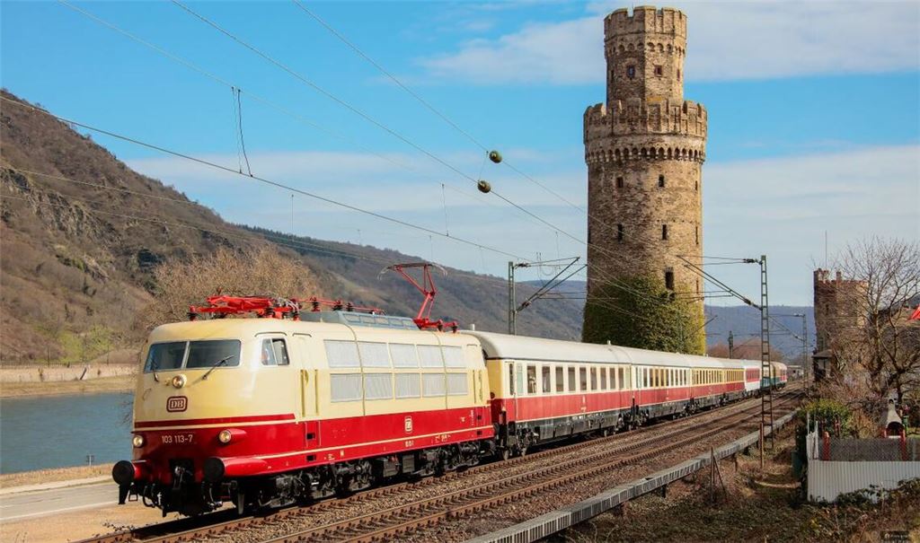 Ein Reisegefühl wie in den 1980er Jahren verspricht die Sonderfahrt des DB-Museums Koblenz-Lützel. Zusteigen kann man auch am Bahnhof in Mühlacker. Foto: Hein