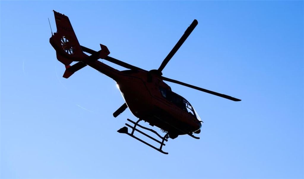 Ein Rettungshubschrauber hat am Dienstag ein einjähriges Kind mit schweren Verletzungen in eine Klinik transportiert.
