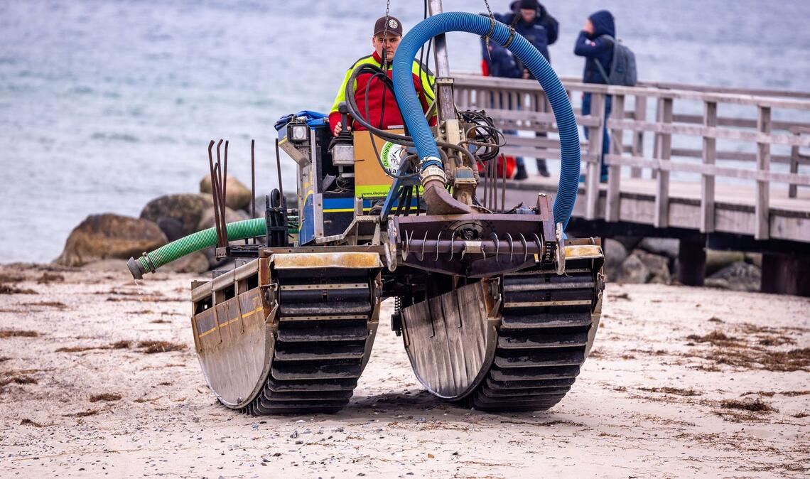 Ein Rettungsversuch mit einem Saugbagger war gescheitert.