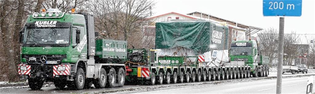 Ein Schwertransport von Bretten nach Sindelfingen konnte aufgrund der Wetterlage nicht weiterfahren und ist an der B10 auf Höhe des Gewerbegebietes Waldäcker abgestellt worden. 