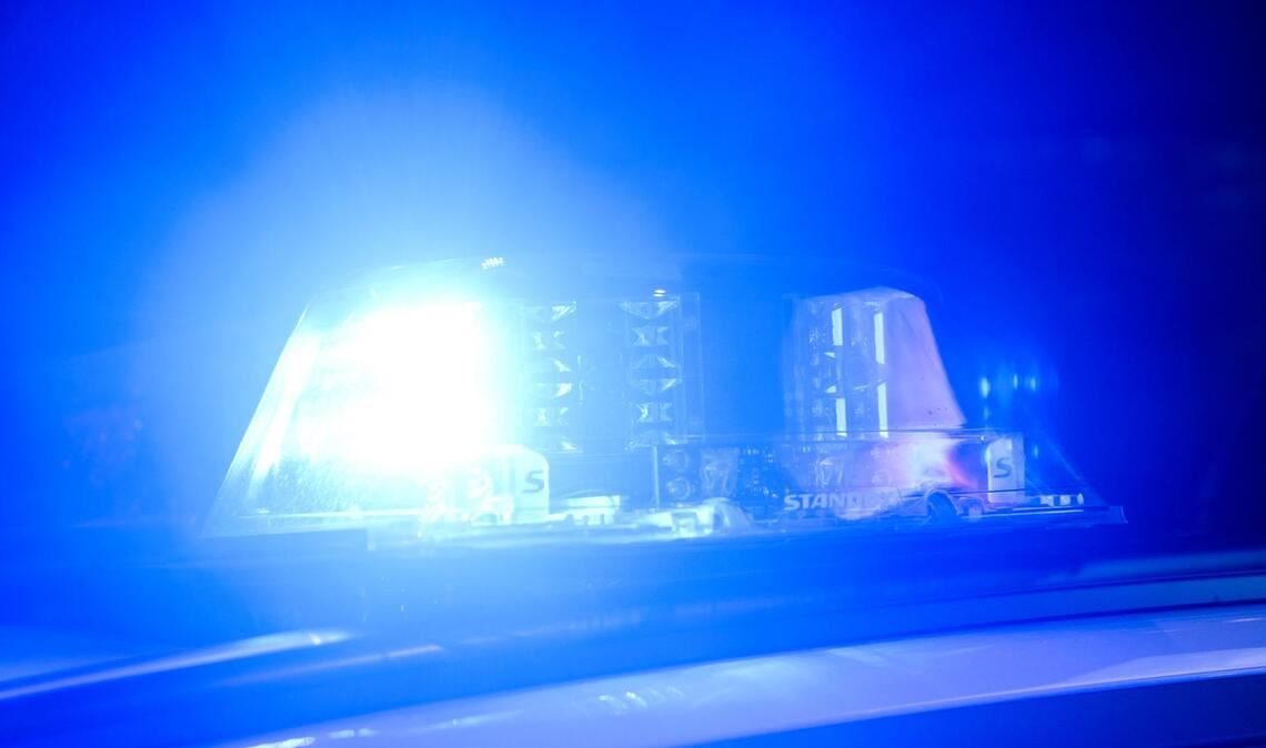 Ein Senior ist nach einem Unfall in Karlsruhe gestorben (Symbolbild).