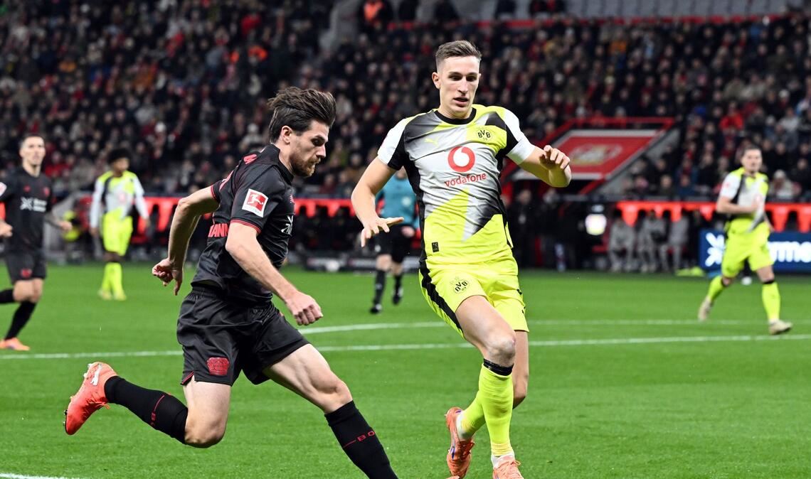 Ein Sieg auch mit Signalwirkung für Nico Schlotterbeck (r)?