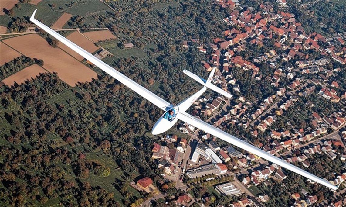 Ein Sport ohne jegliche Bodenhaftung: Julian Klemm verbringt viel Zeit im Cockpit seiner „Standard Libelle“. Allein mit Talent wird man schließlich nicht Deutscher Juniorenmeister.