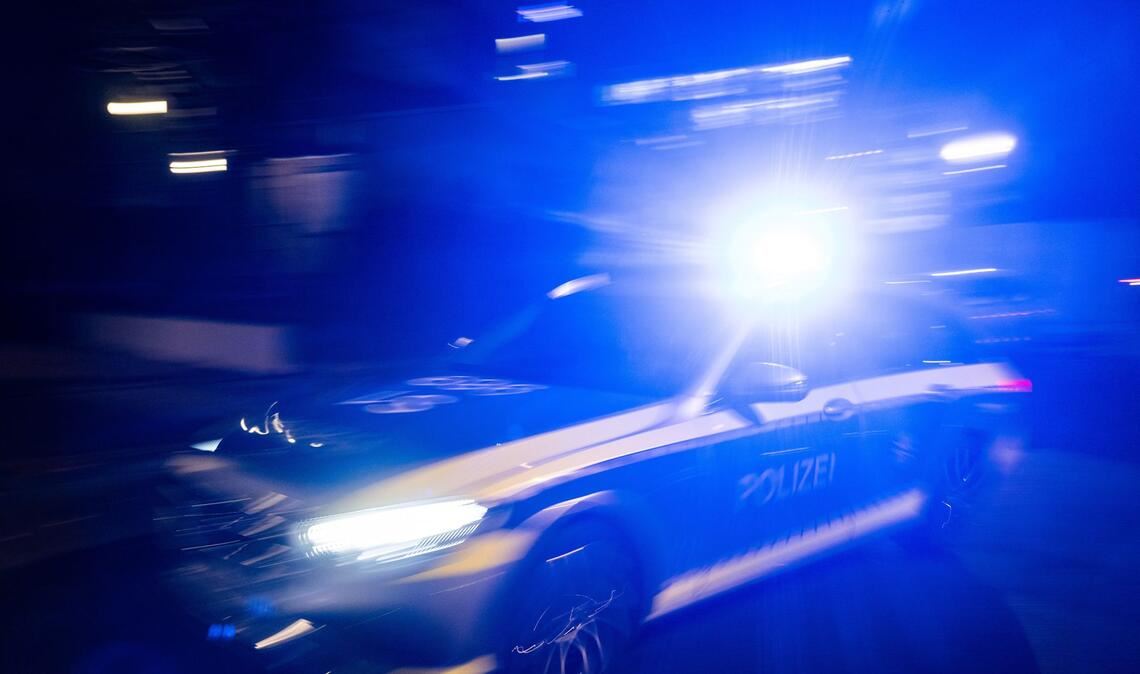 Ein Streifenwagen der Polizei im Einsatz. (Symbolfoto)