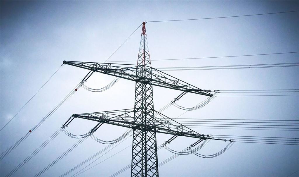 Ein Strommast. (Symbolfoto)