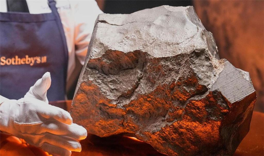 Ein Stück vom Mars mit dem Namen „NWA 16788“ mit einem Gewicht von fast 25 Kilogramm. Der Meteorit wurde 2023 im Niger entdeckt. 