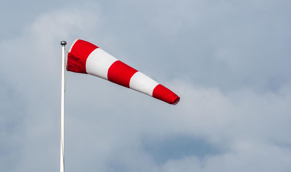 Ein Sturmtief bringt heute stürmisches Wetter nach Deutschland. Erfahren Sie, welche Regionen betroffen sind und wo besondere Vorsicht geboten ist.