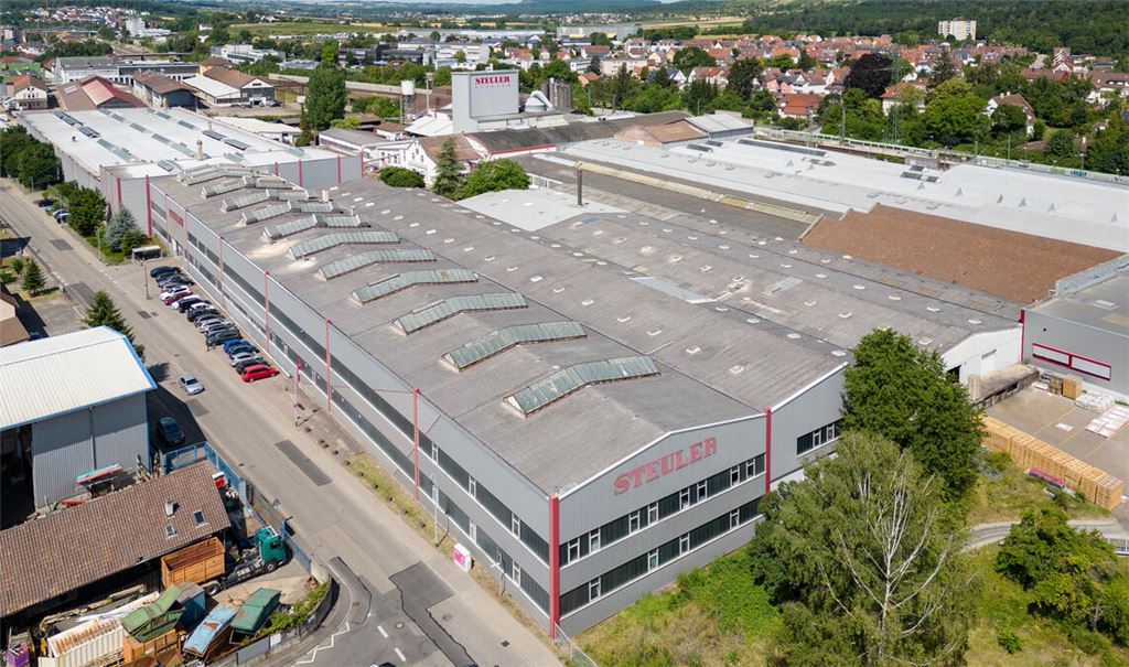 Ein Teil der Steuler-Hallen soll bleiben - mit einer Dachbegrünung. Foto: Archiv/Fotomoment