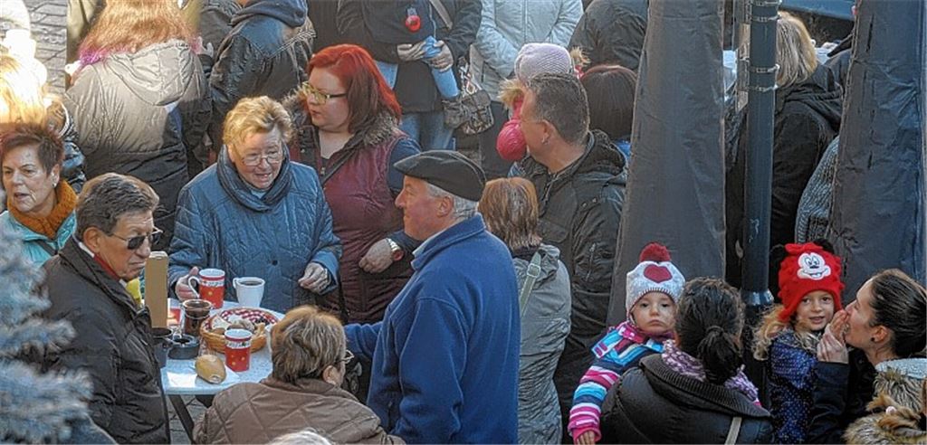 Gespräche und Gesang in lockerer Runde
