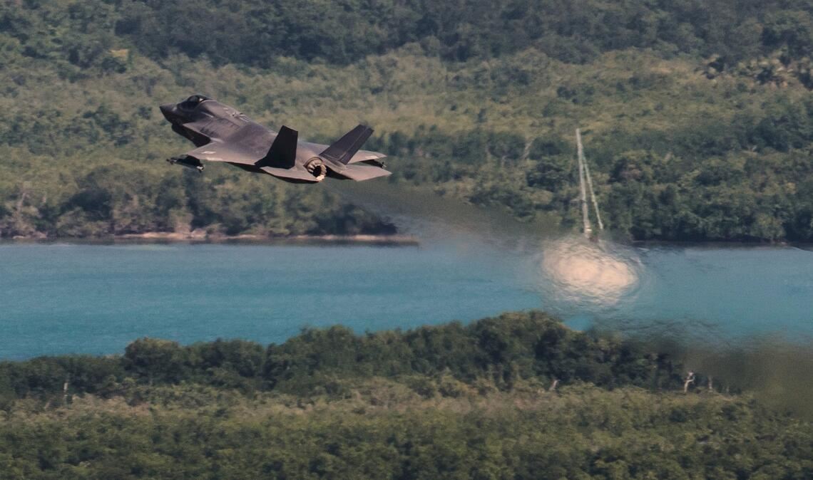 Ein US-Kampfjet vom Typ F35 startet vom Flughafen Jose Aponte de la Torre in Puerto Rico.