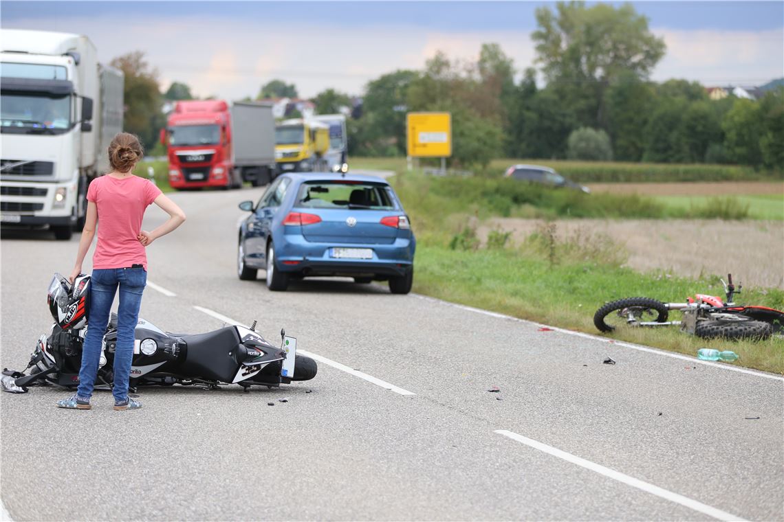 lh Unfall Motorräder Ötisheim Mühlacker (5)