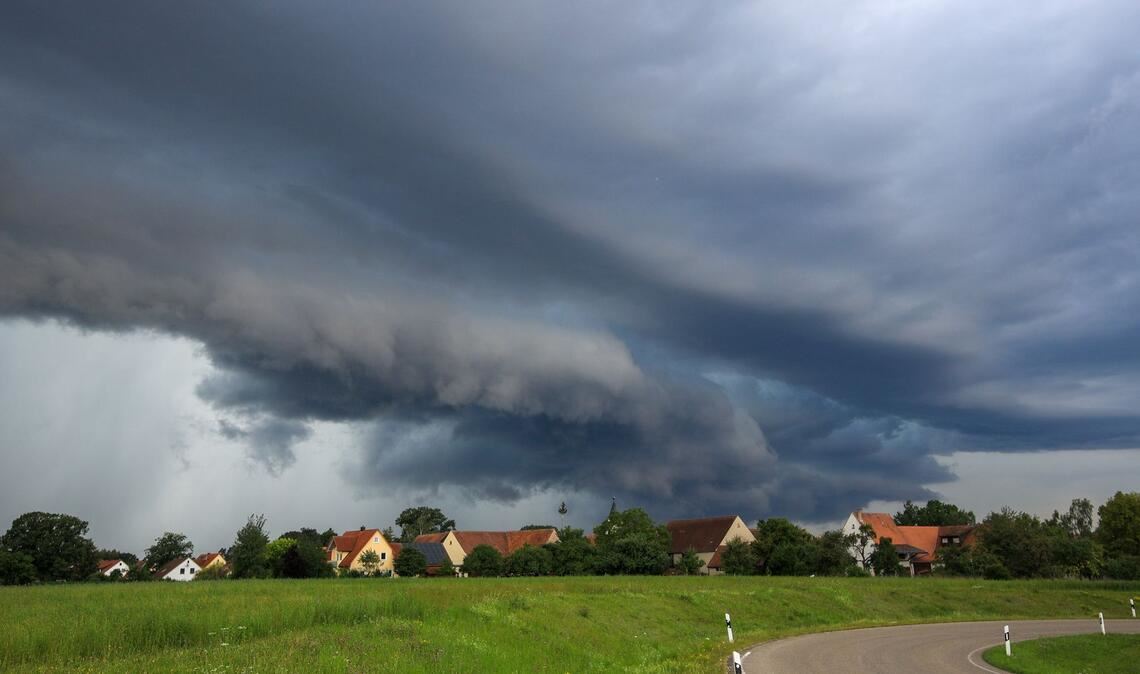 Ein Unwetter im Augst 2024 in der Nähe von Wolfratshausen in Oberbayern. (Archiv)