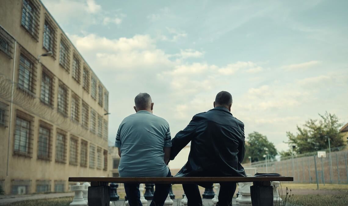 Ein Verhör sieht anders aus. Eher ein: Man erinnert sich.