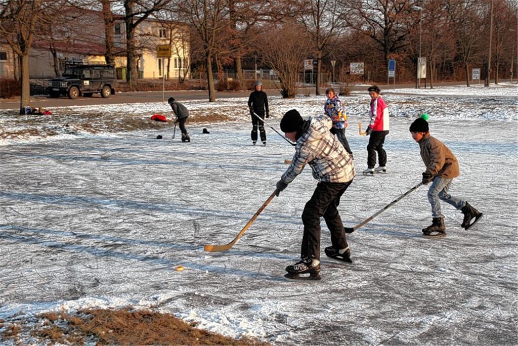 Ein Vorbild für Mühlacker? Eislaufen bei der Erlentalhalle in Ötisheim.Archivfoto: Franz