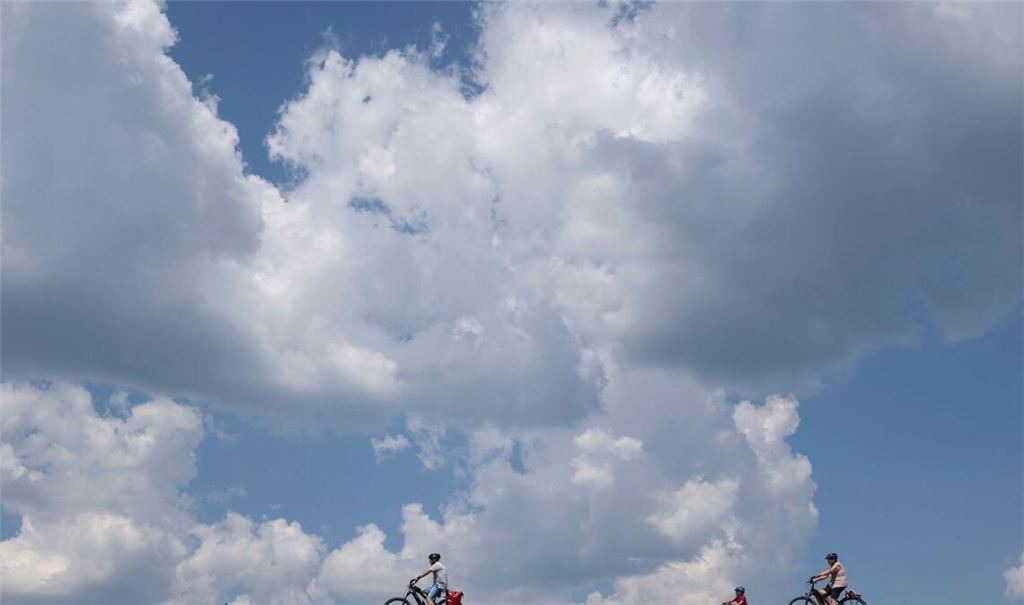 Ein Wetterwechsel kündigt sich laut DWD an. (Symbolbild)