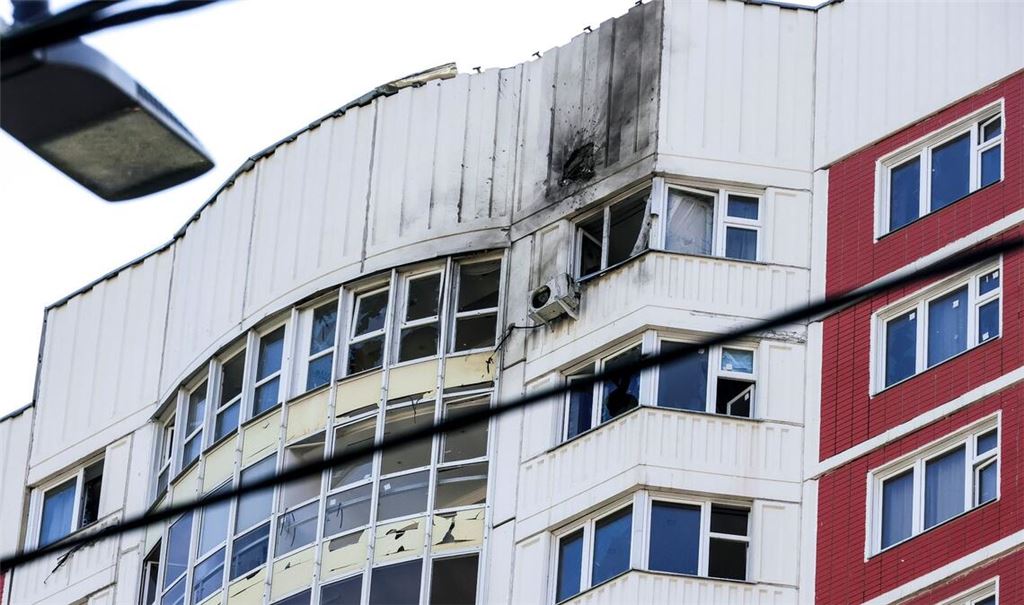Ein Wohnhaus, das Berichten zufolge durch eine ukrainische Drohne beschädigt wurde.