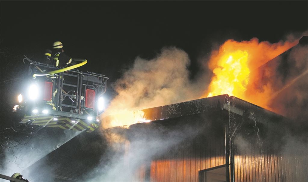 Ein Wohnhaus in Pforzheim ist nach einem Brand unbewohnbar. Foto: SDMG