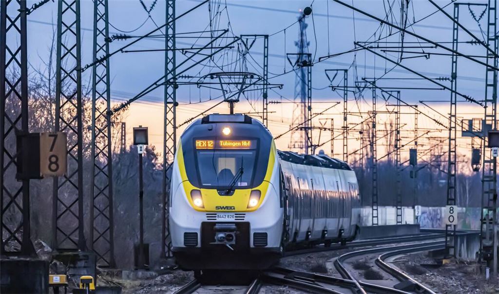 Ein Zugführer hatte das Paket am Hauptbahnhof Tbingen der Polizei übergeben. (Symbolfoto)