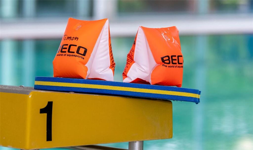 Ein Zweitklässler war bei seiner ersten Schwimmstunde am 18. September 2023 ertrunken. (Symbolbild)