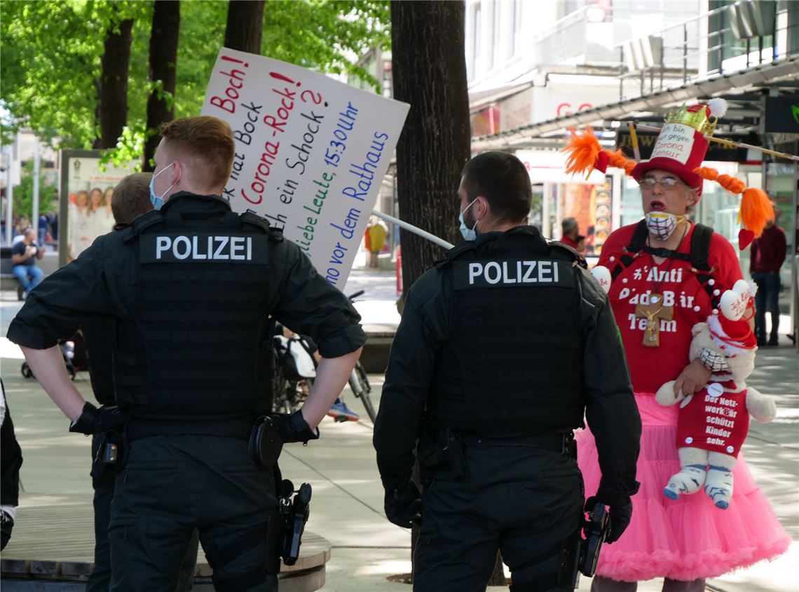 910_0008_189536_sf_Demo_Pforzheim_V