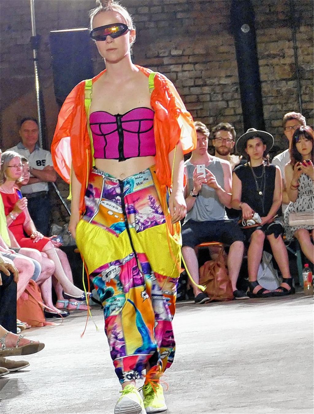 Ein chinesisches Gucci sieht für das sechste Semester bunt, schrill und verrückt aus und hat doch auch traditionelle Elemente.